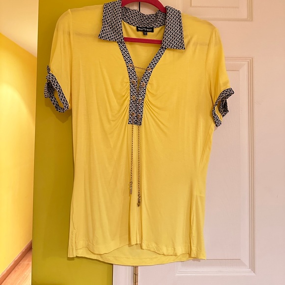 Who’s Who Size XXL (disclaimer runs small) - Picture 2 of 4